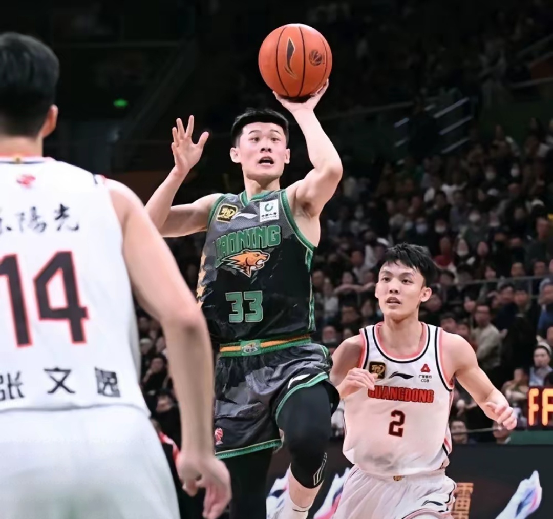 乐鱼app广东宏远发布备战花絮,今晨伤情更新,NBA常规赛任务艰巨,医务组通报恢复的简单介绍